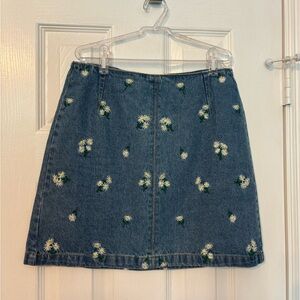 H&M divided denim daisy flower skirt (size 2)